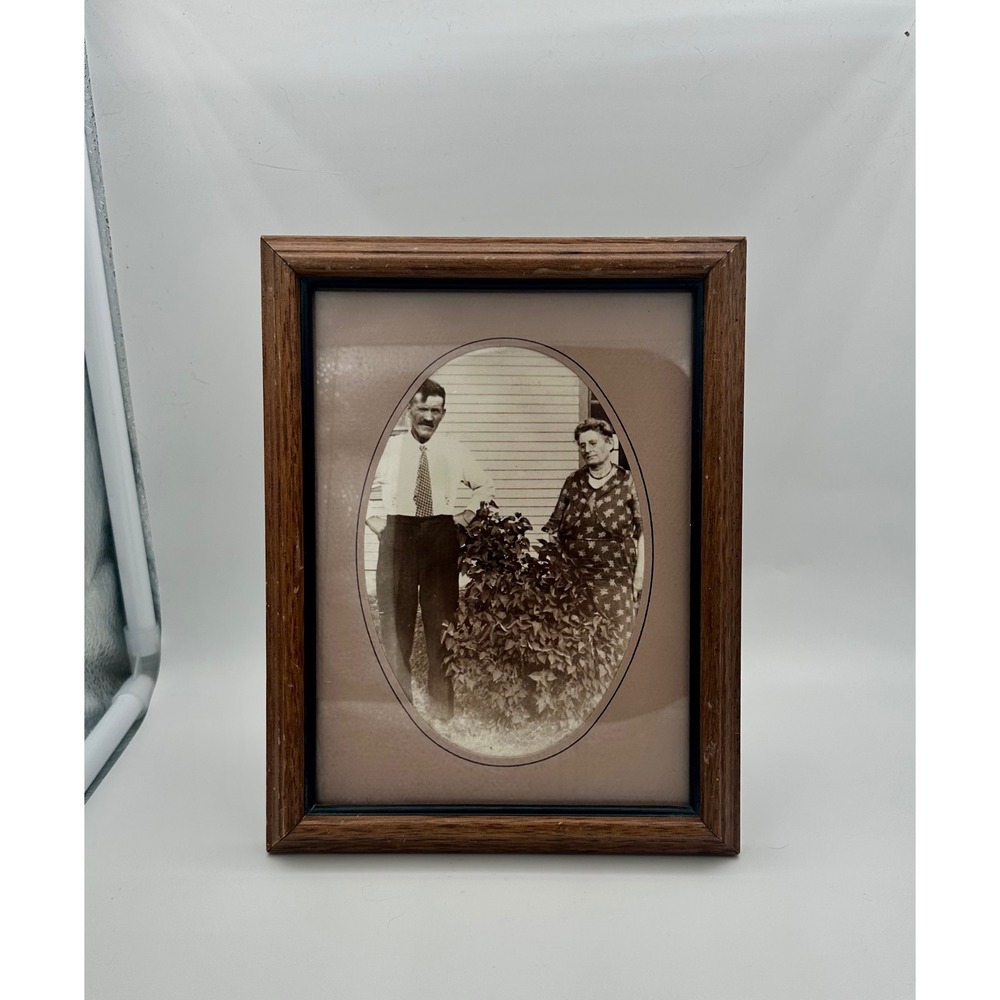 1910-1920 Vintage Black and White Photo Man and Woman in Wooden Frame Oval Mat